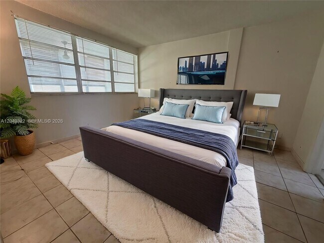 Building Photo - 1333 E Hallandale Beach Blvd