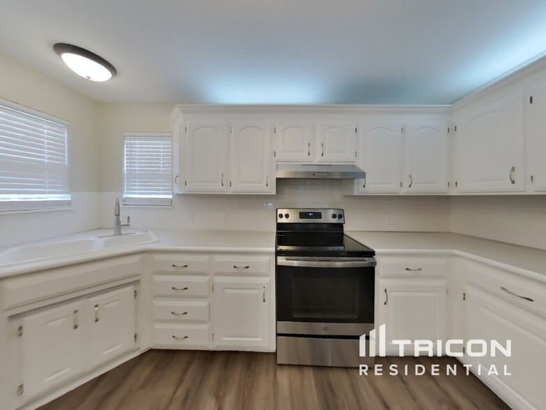 Building Photo - 1716 Lynn Cir