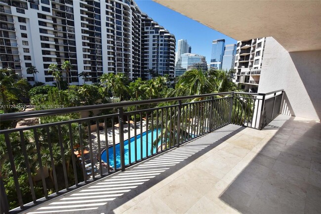 Building Photo - 540 Brickell Key Dr