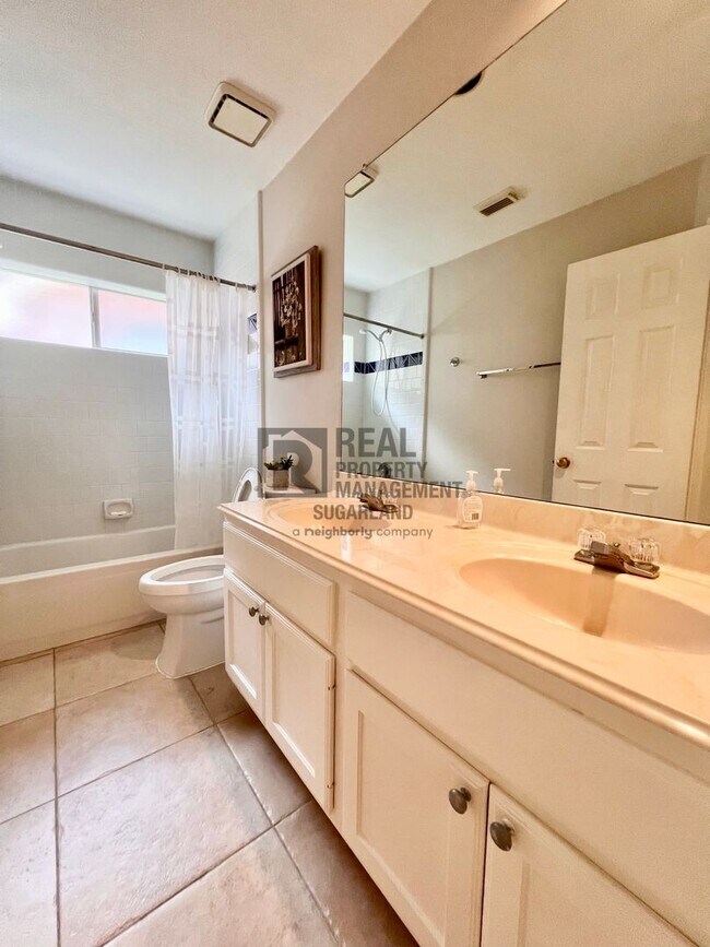 Building Photo - Gorgeous One Story Home in Sugar Land, TX