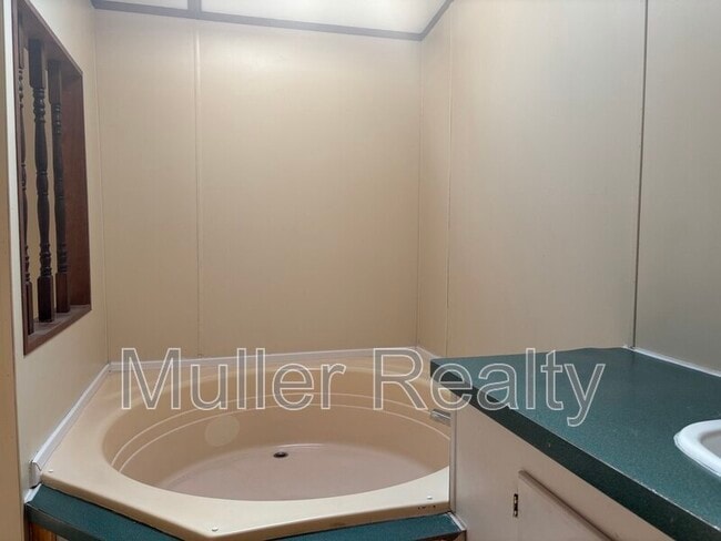Building Photo - 2241 Woodby Rd