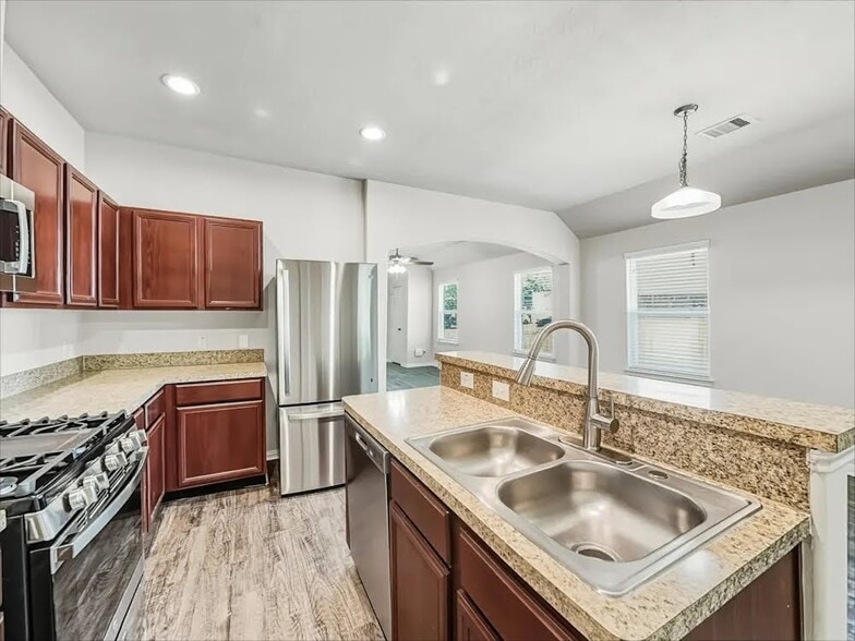 Building Photo - 6103 El Granate Dr