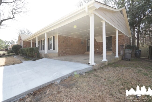 Building Photo - 5853 Fox Lair Ave