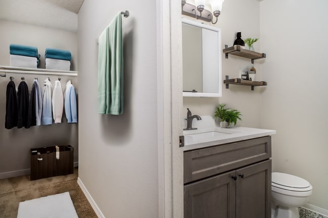 2 x 1.5, 835 Sq Ft - Valencia Apartments