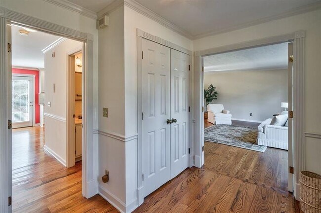 Building Photo - 4010 Mansion Dr