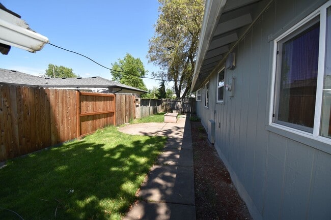 Building Photo - Elegant 4-Bedroom Corner-Lot Home