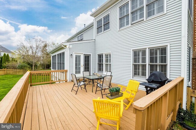 Building Photo - 2945 Oakton Knoll Ct