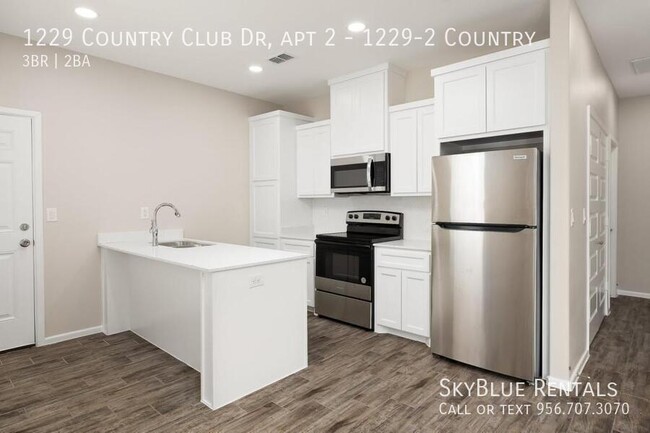 Building Photo - 1229 Country Club Dr