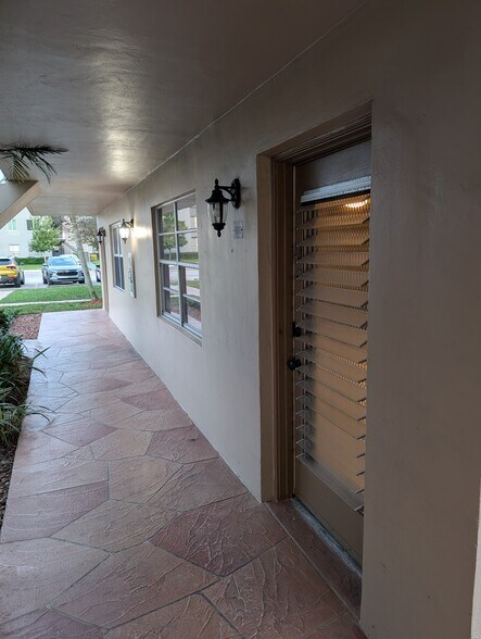 Building Photo - 839 Normandy R