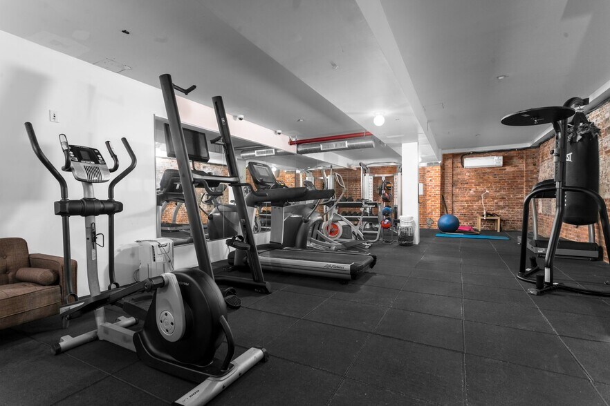 Building Photo - 177 Concord St