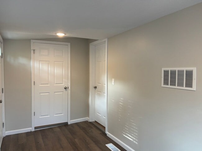 Building Photo - Fabulous 2 Bedroom 1.5 Bathroom House