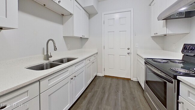 Building Photo - 2216 Spring Park Rd