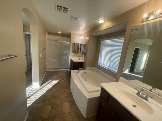 Building Photo - FANTASTIC SUMMERLIN WEST HOME!!!! LOCATED ...