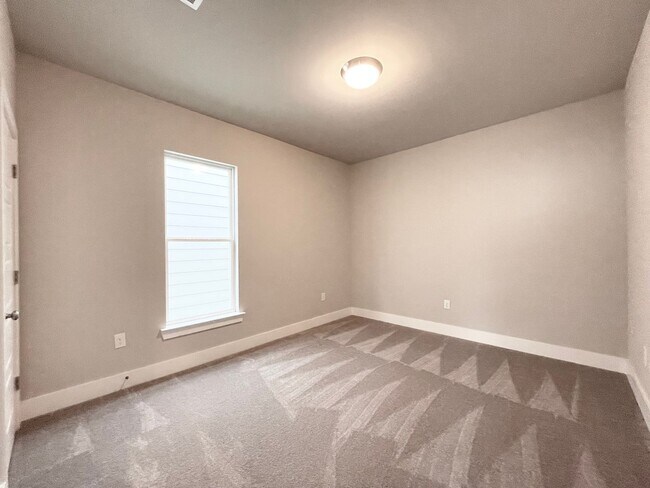 Building Photo - Stunning 3br in River Hills Farm!