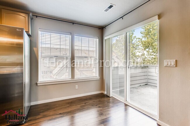Building Photo - 977 NE 73rd Ave