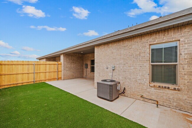 Building Photo - Brand new townhomes in Frenship East!