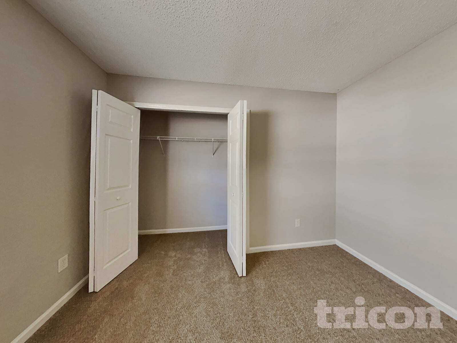 Building Photo - 7125 Beekman Lake Dr