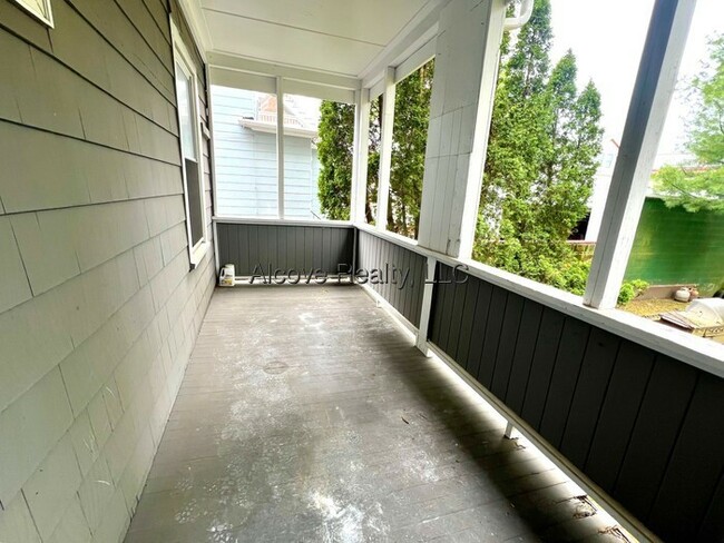 Building Photo - 15 Farragut Ave