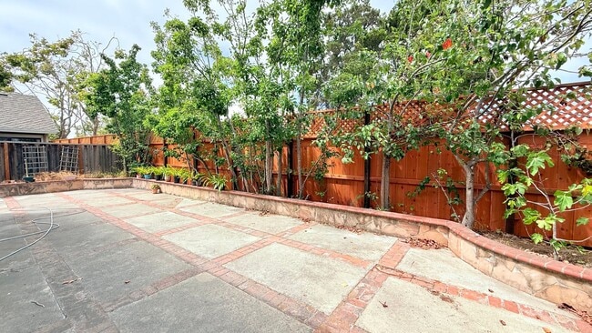Building Photo - 151 Capetown Dr