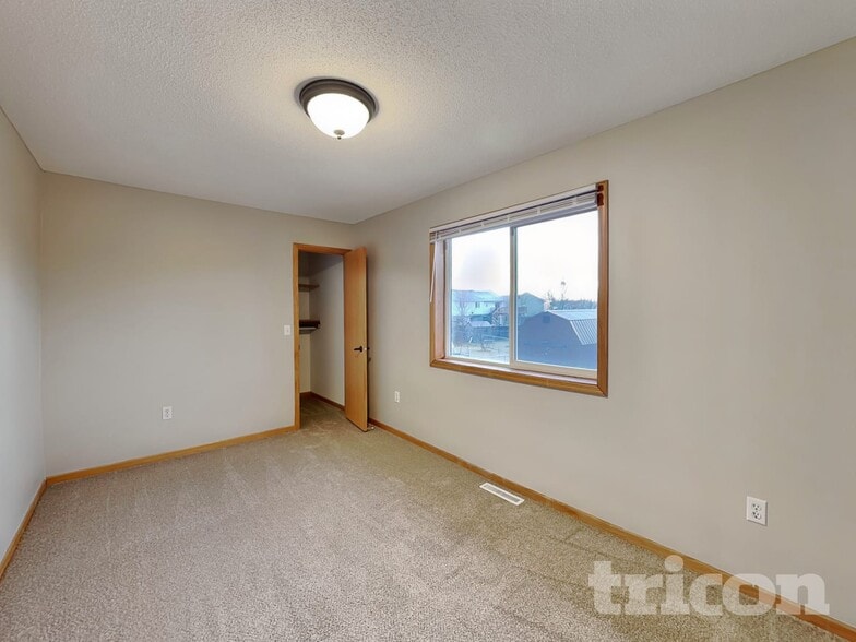 Building Photo - 1500 Powell St N