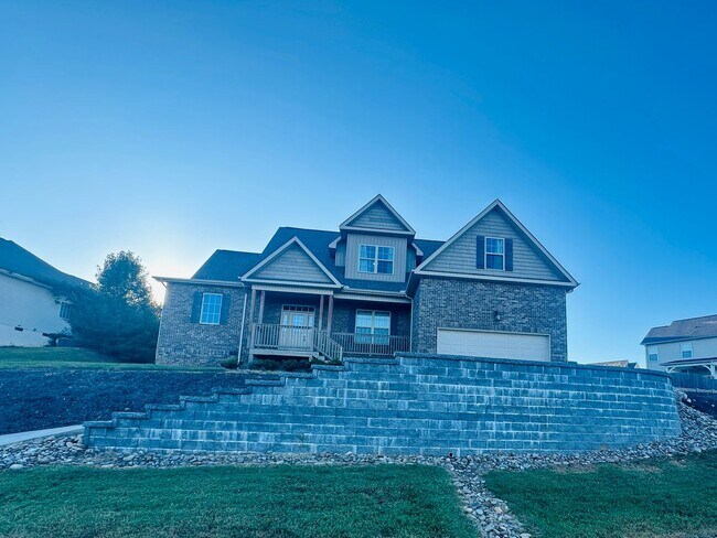 Building Photo - Incredible views 4 bed / 2.5 bath, master on main