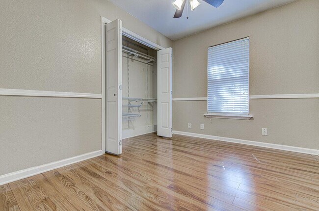 Building Photo - 1410 Kamar Dr