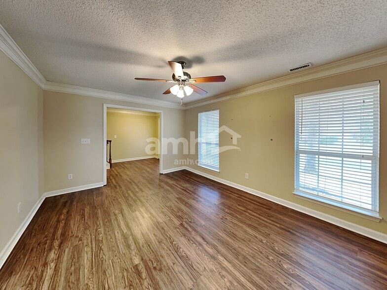 Building Photo - 4010 Logan Cir