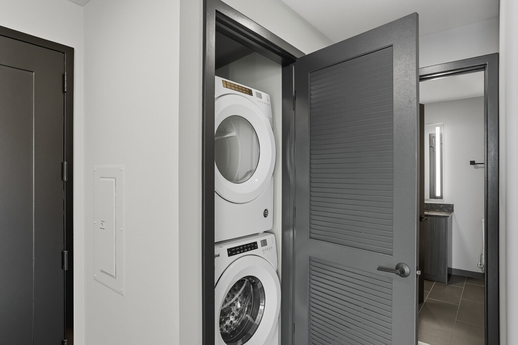 Building Photo - 931 W Washington Blvd