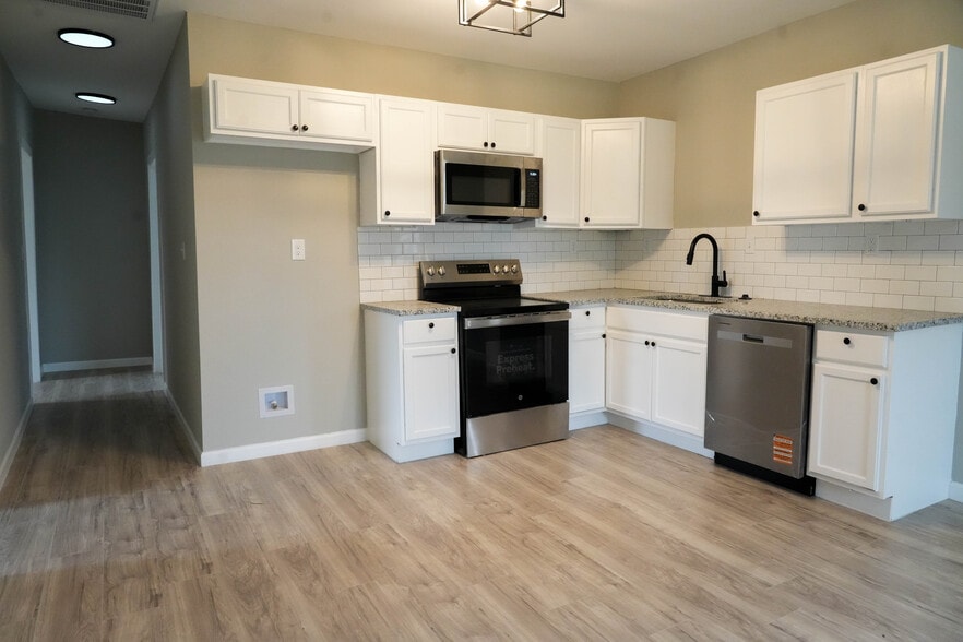 Building Photo - 1208 Mancil Ave