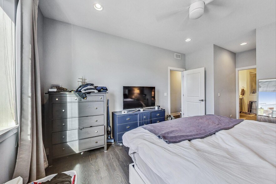 Building Photo - 3620 W Irving Park Rd