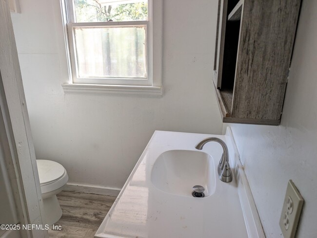 Building Photo - 220 2nd Way