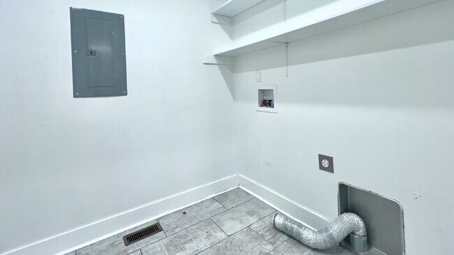 Building Photo - For Rent: 3BR, 2BA in the country