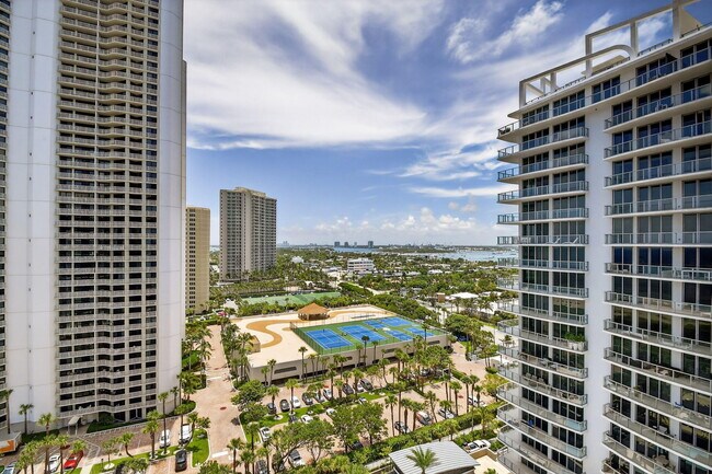 Building Photo - 3100 N Ocean Dr