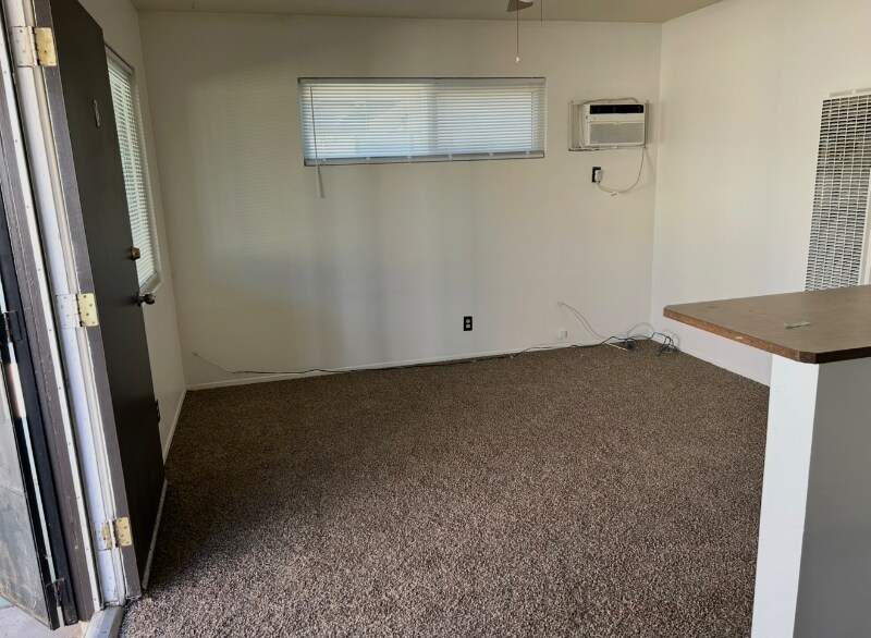 Building Photo - 44116 Division St