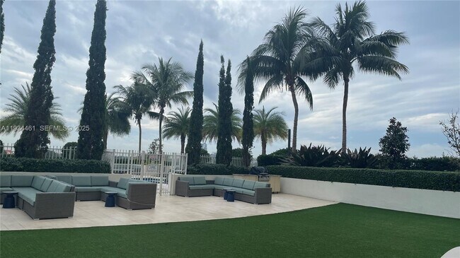 Building Photo - 3000 Coral Wy