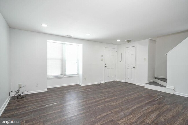 Building Photo - 69 Vanderbilt Ct