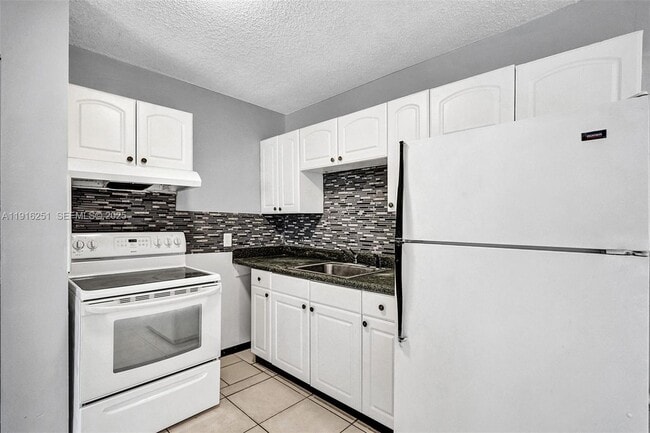 Building Photo - 5316 NW 24th Ct