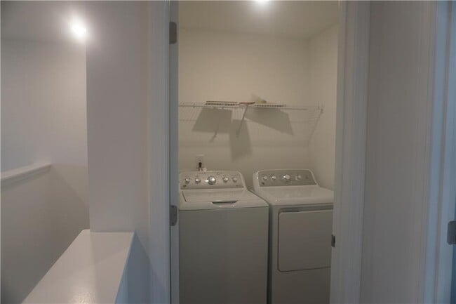 Building Photo - 6727 Armonia Dr