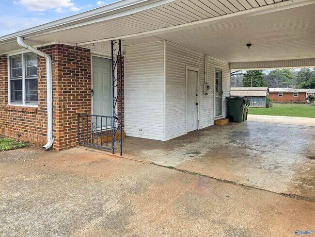 Building Photo - 2610 NW Oakwood Ave
