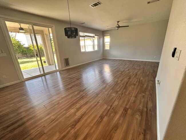Building Photo - 10476 Fossil Way