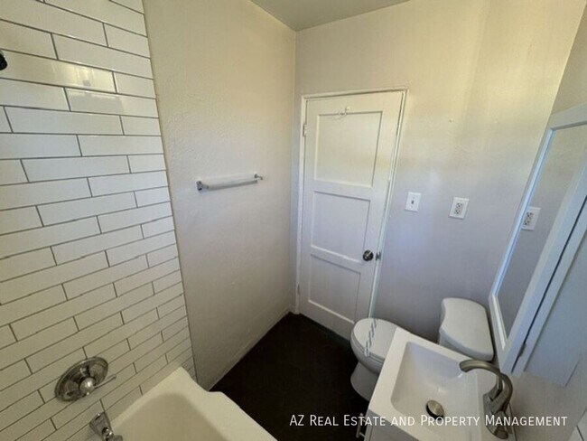 Building Photo - 1036 N 16th St