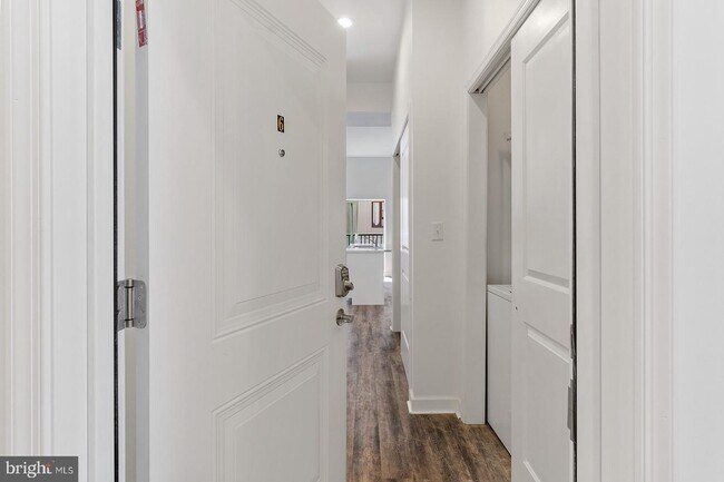 Building Photo - 980 N Marshall St