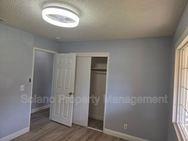 Building Photo - 512 Monterey Dr