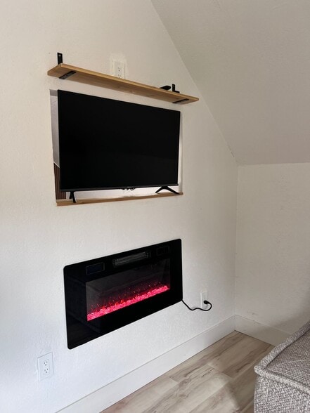 Building Photo - 496 Carr Ave