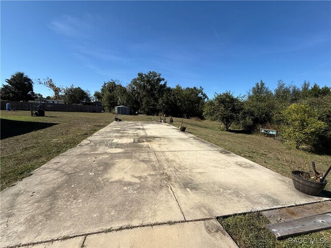 Building Photo - 5469 W Grovepark Rd