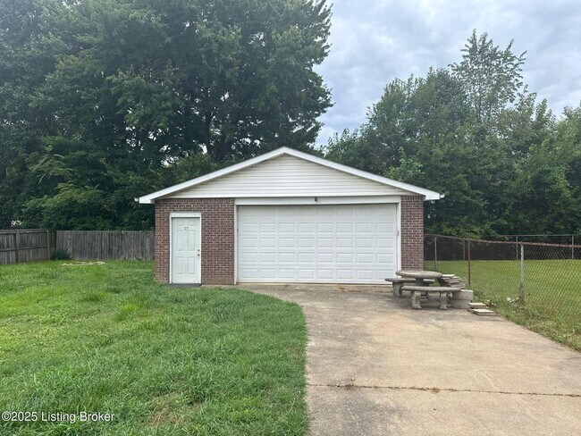 Building Photo - 9705 Turnpike View Dr