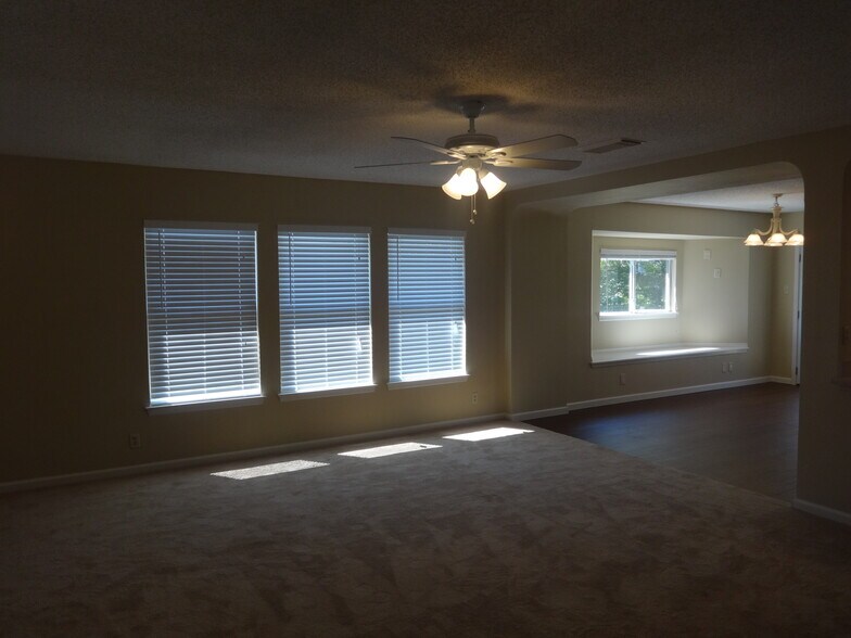 Building Photo - 4803 Fern Lake