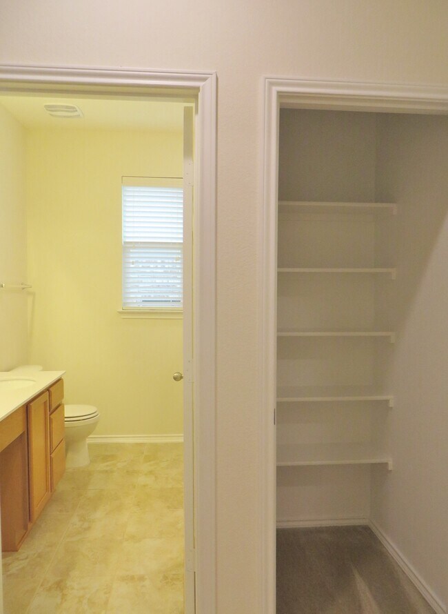 Building Photo - 4 Bedroom 2 Bathroom Creekside At Georgetown Village Home