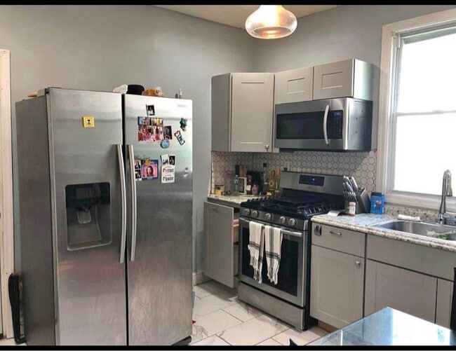 Building Photo - 252 4th St