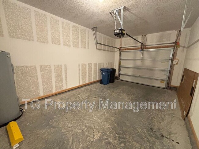 Building Photo - 24 Bush Pl